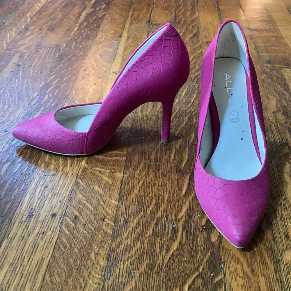 Size 6 ALDO pink stilettos